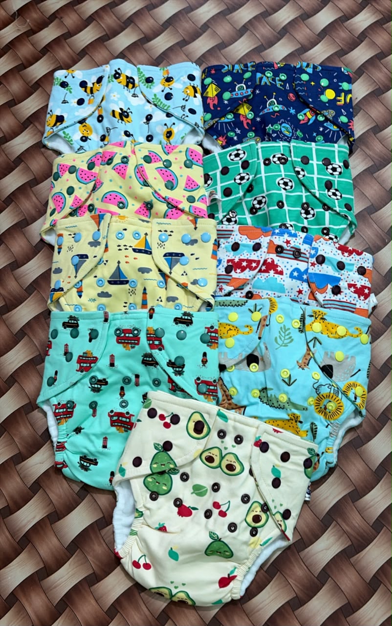 Reusable organic cloth button diaper with single pad