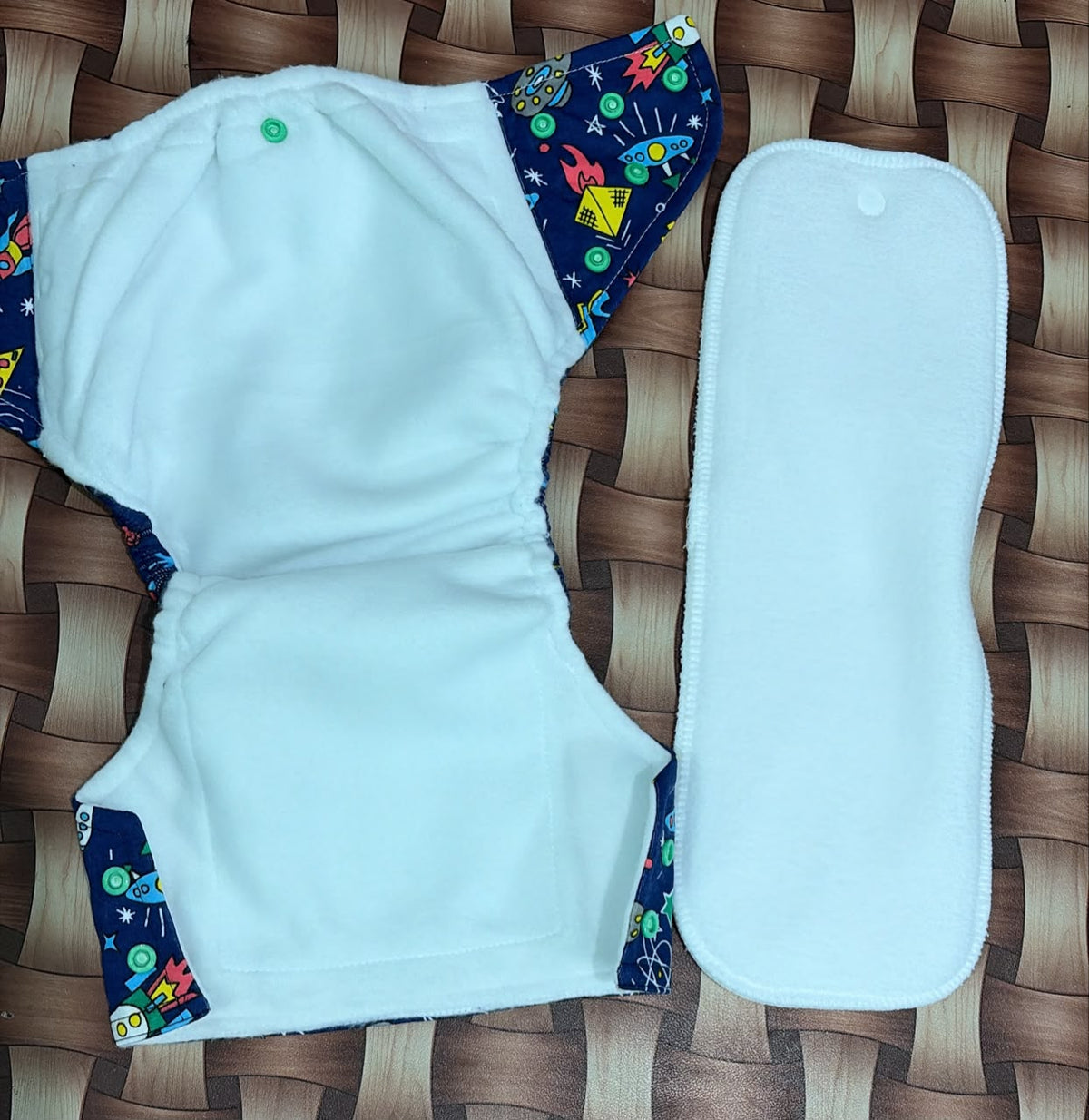 Reusable organic cloth button diaper with single pad